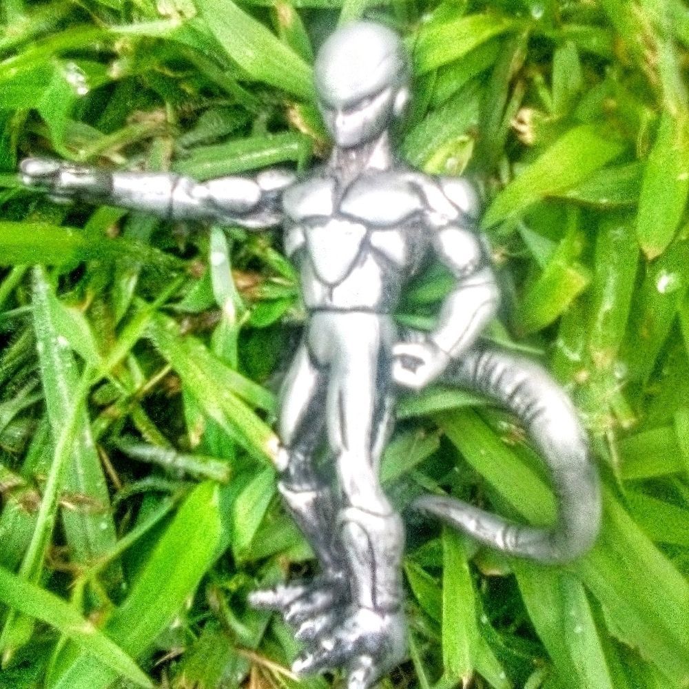 DRAGON BALL Z FRIEZA SILVER CHARACTER FIGURE